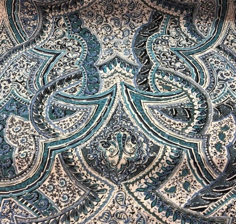 Clarence House Katmandú estampado de lino azul cachemir Foto 1 de 4