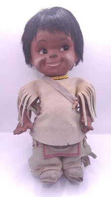 Poupée indienne royale vintage des années 60 avec vêtements en cuir et... - Photo 1/4