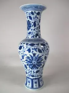 China Porzellan Vase handbemalt + signiert feine Blaumalerei TOP- Zustand - Bild 1 von 9