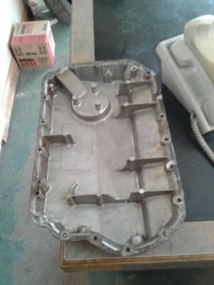 Cacerola de aceite 2,8 L inferior sin sensor de aceite compatible con 98-99 02-05 PASSAT 1558796 Foto 1 de 4