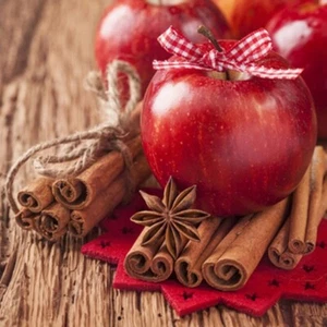 Scented Candle 8 oz APPLE CINNAMON Soy Blend Wax - Picture 1 of 3
