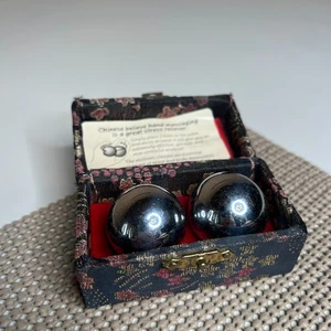 Vintage chinesische Baoding Kugeln Stressabbau Handtherapie Metall Set mit Box - Bild 1 von 2