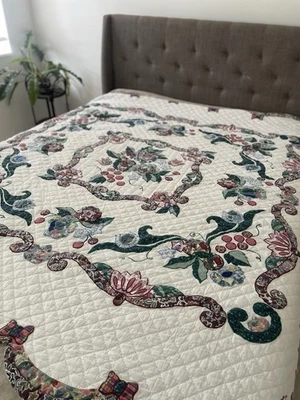 Edredón Legacy apliques florales talla Queen Foto 1 de 4