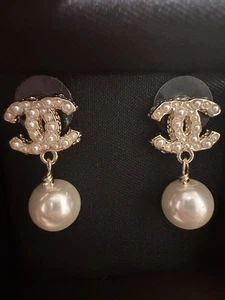 Chanel 21C Pearl Drop Earrings Gold CC Crystal – With Receipt & Box – Authentic - Picture 1 of 3