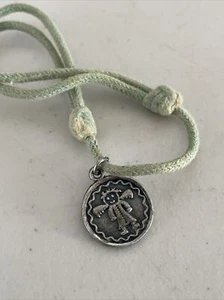 "ANGELITO X FIS HECHAME UN OJO" SILVER TONE BRACELET CHARM (K) - Foto 1 di 3