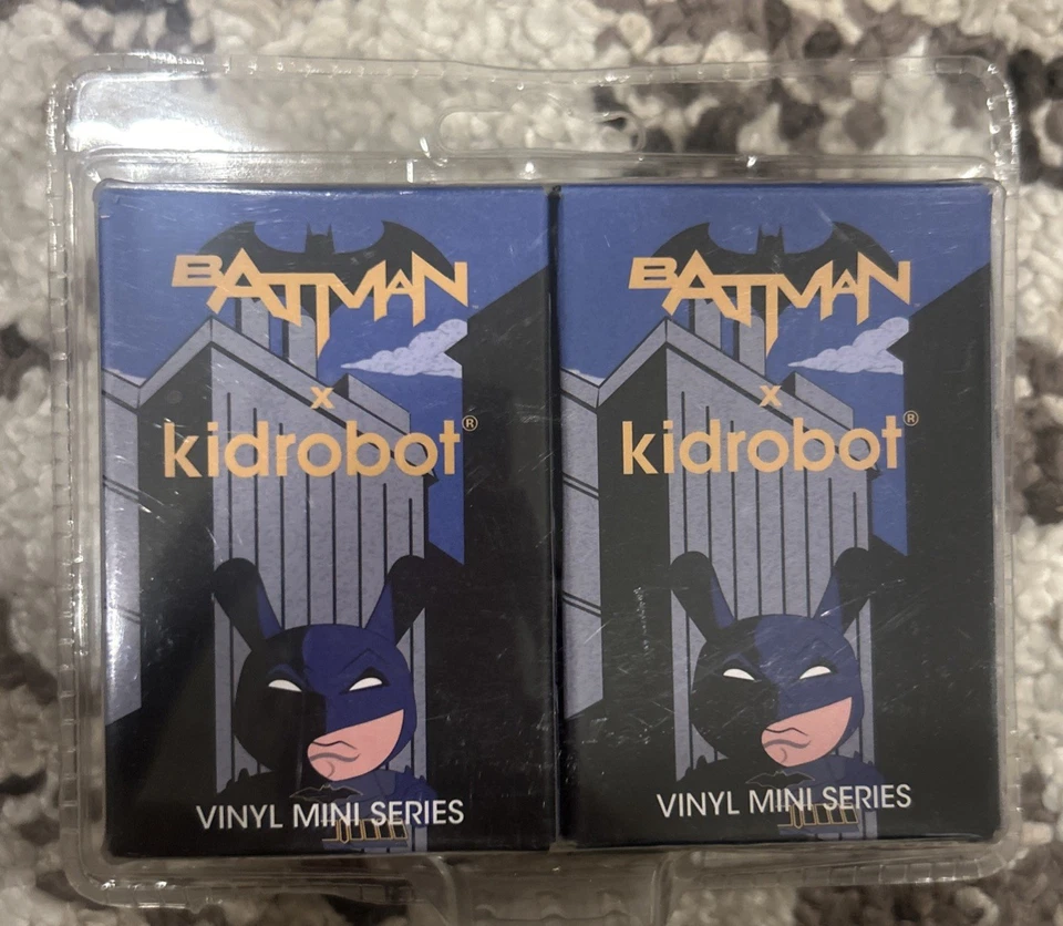 KIDROBOT BATMAN--VINYL MINI SERIES--FIGURE 2 PACK (NEW) - Image 1 of 4