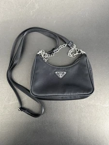 Prada Re-Edition 2005 Re-Nylon Schultertasche schwarz mit Kettenriemen - Bild 1 von 15