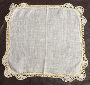Vintage Taschentuch Taschentuch breit weiß gelb Muschel Häkelbordüre - Bild 1 von 3