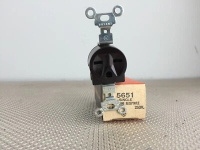 BRYANT 5651 TIERRA ÚNICA EN RECTÁCULO 15 AMP 250 VOLTIOS Foto 1 de 4