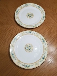 2 x WEDGWOOD Ivory Agincourt  11" Dinner Plates GUC - Picture 1 of 6