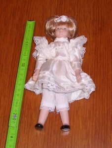 Sehr schöne Sammlerpuppe (Porzellan) - Bild 1 von 2