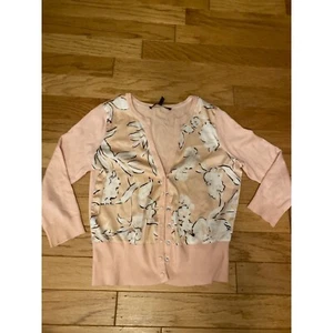 White House Black Market, Cárdigan Mujer Rosa Claro Floral Satinado Botón A Presión S - Imagen 1 de 10
