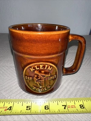 Taza Klein Tools Esmalte Marrón de 1982 Celebrando 125 Años Foto 1 de 4