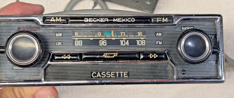 Radio Cassette Mercedes Benz Becker México con amplificador Foto 1 de 4