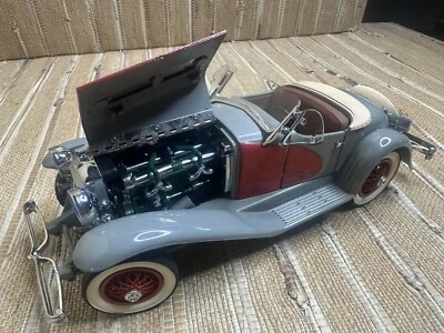 Danbury Mint 1/24 - 1935 Duesenberg SSJ Speedster V8 - Gray/Red With OG Box - Image 1 of 4