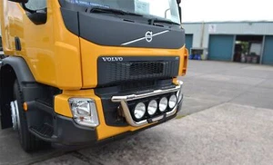 Grillstange + Stufenpolster für Volvo FE 2013+ Edelstahl Chrom Frontlampen LKW - Bild 1 von 4