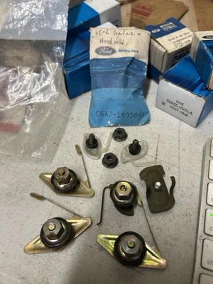 GALAXIE 1965 1966 TAMAÑO COMPLETO NOS FORD CLIPS DE MOLDURA C6AZ - NUEVO Foto 1 de 3