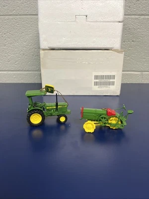 JOHN DEERE TRACCIÓN TOTAL Y TRACTOR AGRÍCOLA 950 ÁRBOL DE NAVIDAD ADORNO DANBURY Foto 1 de 4