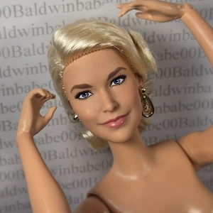 G9 ~ MUÑECA DE MODA ARTICULADA BARBIE REBECCA WELTON DESNUDA TED LASSO ÚNICA - Imagen 1 de 9