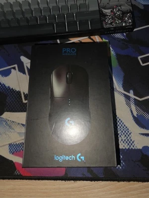 Logitech G PRO  16000 DPI Wireless Gaming Maus - Schwarz (910-005273) - Bild 1 von 4