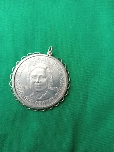 ISLE OF MAN  1 CROWN 1980 Silver. 80TH ANNIVERSARY OF THE QUEEN MOTHER Pendant  - Picture 1 of 3