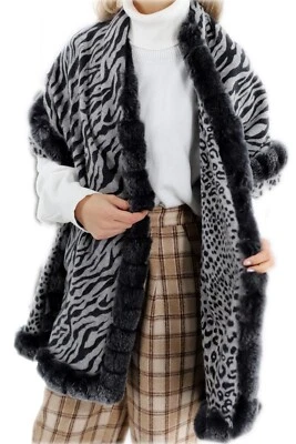 Envoltura reversible con estampado de leopardo gris La Fiorentina con ribete de piel de Rex genuino Foto 1 de 4