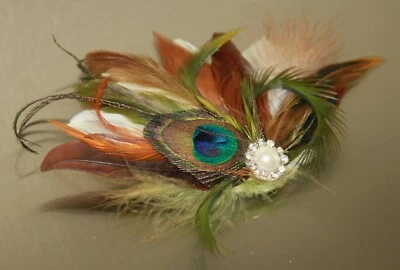 Fascinator Pluma Clip Marrón Oliva Verde Marfil Marrón Pavo Real Tocado de Novia Foto 1 de 4