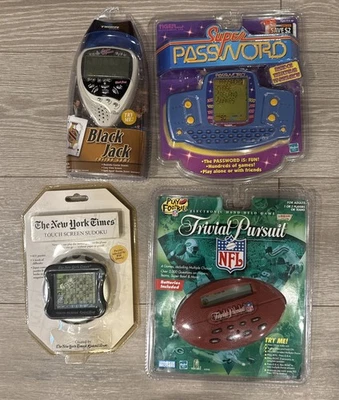 Electrónico Portátil Lote Mixto de 4 Sellados Trivial Pursuit Sudoku S Contraseña Etc. Foto 1 de 4