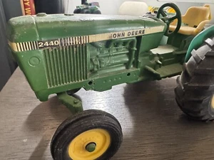 Vintage 1/16 scale Ertl John deere Diecast wide front end tractor green & yellow - Picture 1 of 7