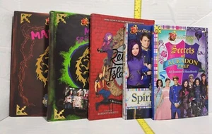Nachkommen Posten 5 Bücher Insel der verlorenen Schule Auradon Geheimnisse Zauberbuch 1 & 2 - Bild 1 von 6