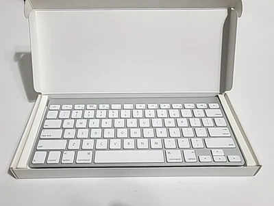 Apple Wireless Keyboard 2009 A1314-New Unused - Image 1 of 4