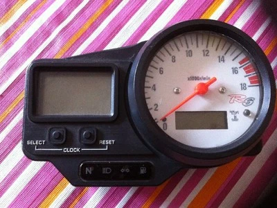 Dash cockpit dashboard speedometer DZM Yamaha YZF R6 RJ03 manufactured 1999 - 2002 - Image 1 of 4