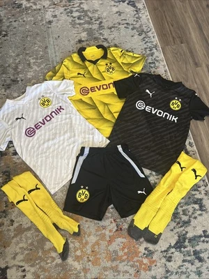 BVB PUMA EVONIK Mujer’s Niñas Fútbol Uniforme Kit EE. UU. Juniors Grande Foto 1 de 4