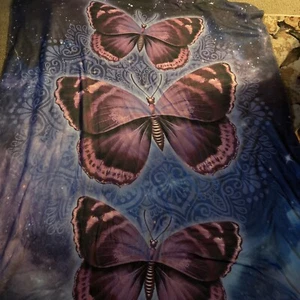 Preowned Queen Size Purple Sherpa Butterfly Blanket - Picture 1 of 7