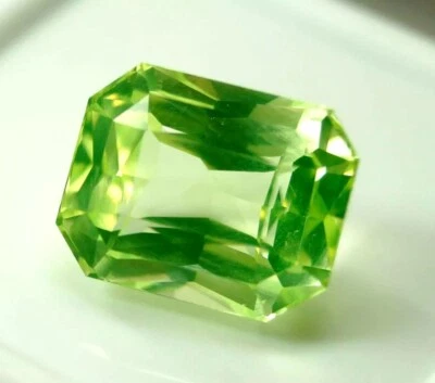 Superb Ceylon Green Sapphire Radiant Cut 18-20Ct Natural Loose Gemstone - Image 1 of 2