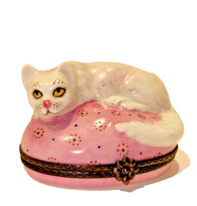 VTG LIMOGES FRANCE GRAY CAT PORCELAIN TRINKET BOX ON CUSHION HAND PAINTED/SIGNED - Picture 1 of 9