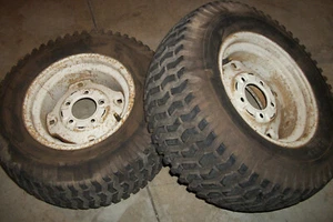 Sears Suburban Reifen und Felgen 23 x 950 x 12 - Bild 1 von 8