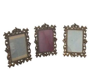 Tre cornici portafoto vintage italiane ornate in metallo dorato 2,5" x 3,5" - Foto 1 di 7