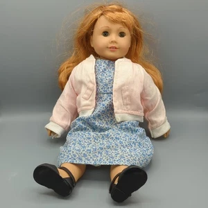 American Girl Puppe 18 Zoll 2014 rote Haare grüne Augen mit Blumenkleid, Pullover, Schuhe - Bild 1 von 12