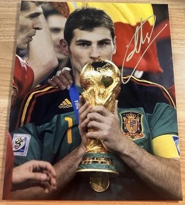 Foto assinada por Íker Casillas 8x10 Espanha Real Madrid - Imagem 1 de 3