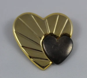 LORIS AZZARO Broche Vintage con forma de Corazon, Metal Dorado.  1980s Chic - Picture 1 of 2