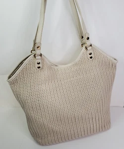 Miztique Beuteltasche Tasche Knochenbutter vegan mit Webstruktur auf Vorderseite Messingakzente - Bild 1 von 14