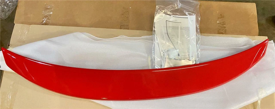 Alerón trasero KIA Forte Koup EX 2014-2016, SX OEM A7F34-AC100RR ROJO OEM Foto 1 de 4