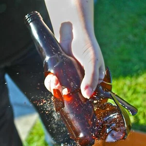 Movie Fake Glass Beer Bottle Props Breakaway Standard Soda Bottles Prop - Foto 1 di 10