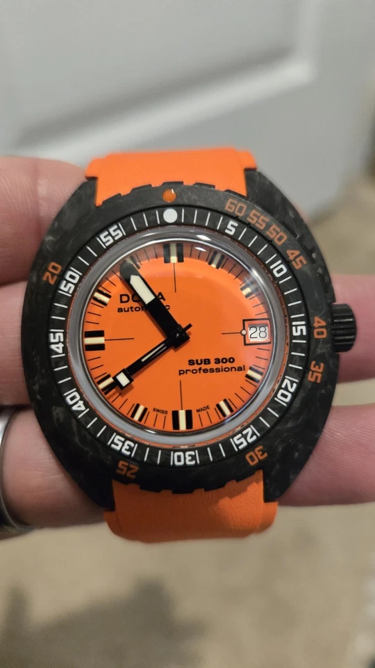 DOXA Men's Sub 300 Carbon Dive Watch 42mm Orange w 2 Straps - Image 1 of 4
