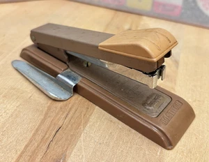 VTG Bostitch B8 Stapler With Staple Remover Brown Desktop Office WORKS - Picture 1 of 10
