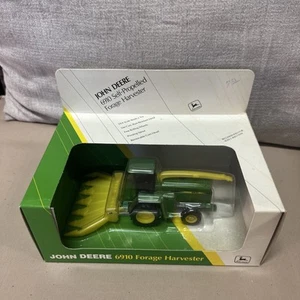 ERTL John Deere 6910 Self-PropelledForage Harvester NEW - Picture 1 of 10
