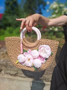 Boho raffia handbag with peonies | Woven summer purse | floral applique tote - Picture 1 of 3
