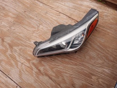 Hyundai Sonata 2015 a 2017, faro lateral del conductor. TYC Aftermarket usado reparado Foto 1 de 4