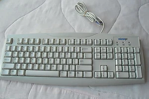 White Micron PC Keyboard model SK-1688 - Picture 1 of 4